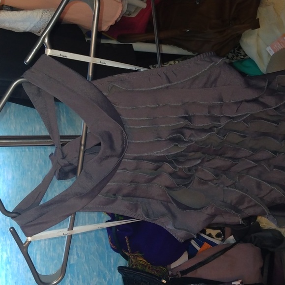 Trinity women's grey halter top with ruffles sz small New - Picture 13 of 17